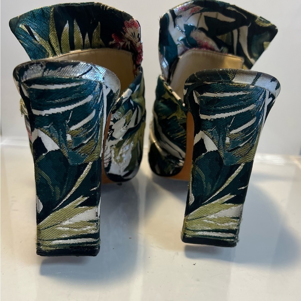 EUC Marc Fisher floral silk mule thick heel asymmetrical multicolor - Picture 7 of 10